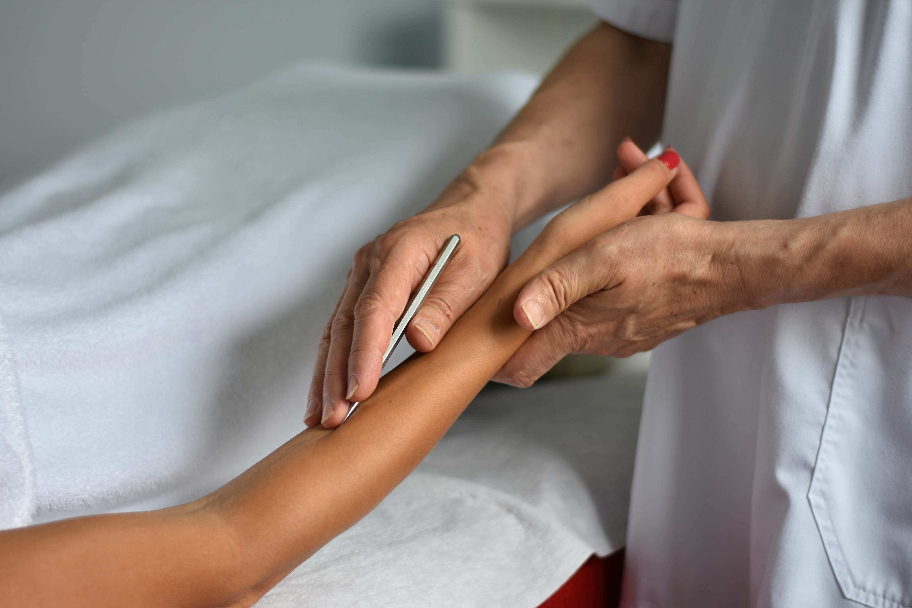 Therapie der Mitte nach W. Geiger: therapeutische Behandlung und energetische Befundung am Arm
